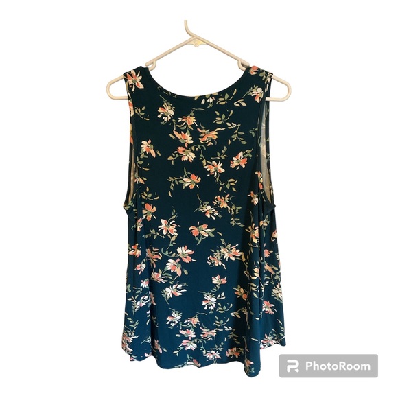 Torrid, super soft blouse, tank top, size 1 Tunic green with floral design - Picture 2 of 3
